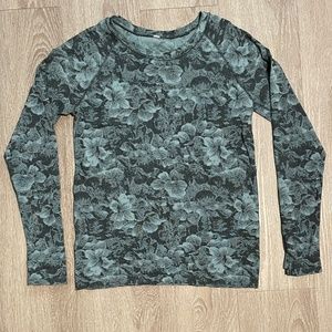 Athleta long Sleeve Momentum Shirt Size Small